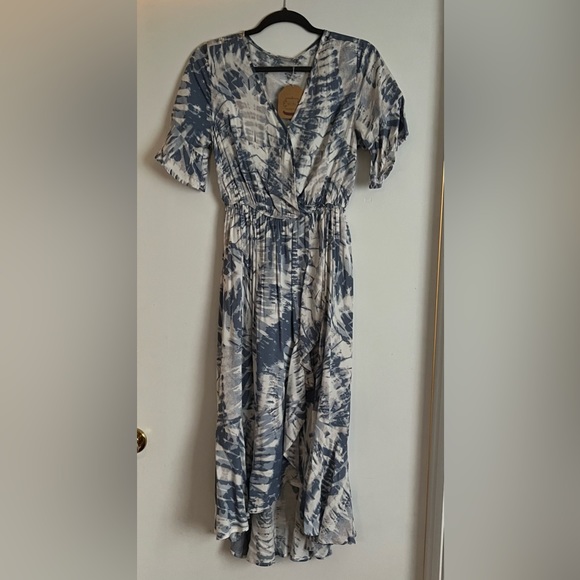 NWT sky blue tie die midi dress. Size M - Picture 2 of 2